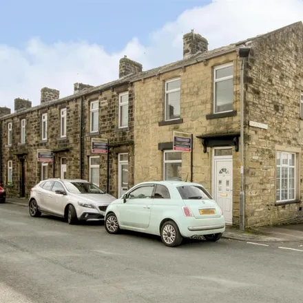 Rent this 3 bed townhouse on George Street in Skipton, BD23 2DJ