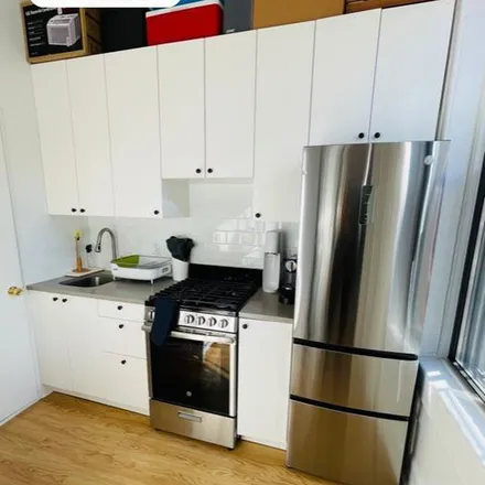 Image 3 - 103 Metropolitan Avenue, New York, NY 11249, USA - Townhouse for rent