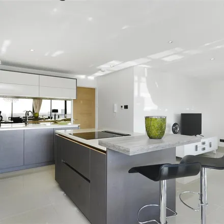 Image 4 - Cresta House, Swiss Terrace, London, NW6 4RR, United Kingdom - Apartment for rent