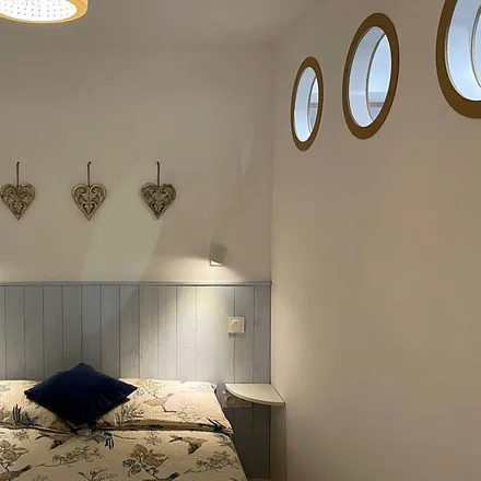 Rent this 2 bed apartment on La Trinité-sur-Mer in Mole des Pêcheurs, 56470 La Trinité-sur-Mer