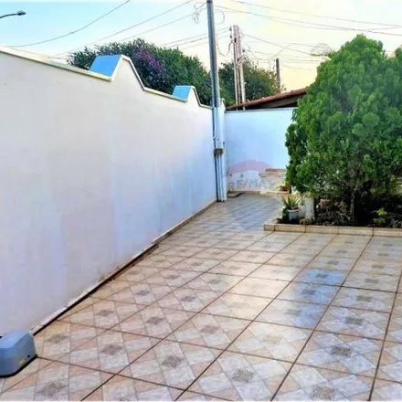 Rent this 3 bed house on Rua José Ferreira Gomes in Vila Menuzzo, Sumaré - SP
