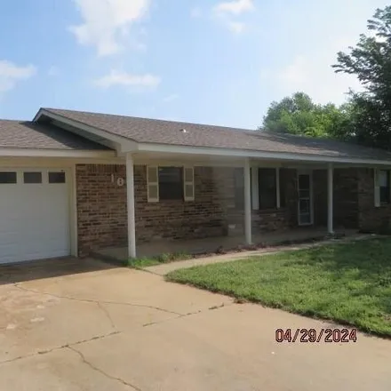 Buy this 3 bed house on 100 Elmview Drive in Chickasha, OK 73018