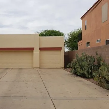 Rent this 3 bed house on Kino School in North 1st Avenue, Pima County