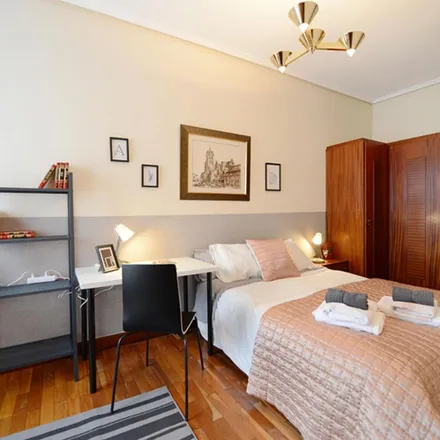 Rent this 4 bed apartment on Plaza General Latorre / Latorre Jeneralaren plaza in 5, 48012 Bilbao