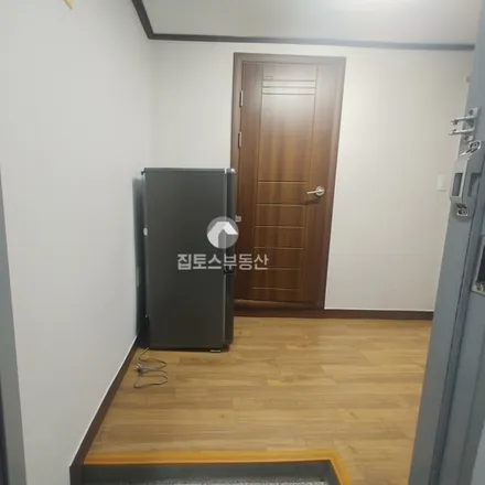 Rent this studio apartment on 서울특별시 강남구 대치동 925-23