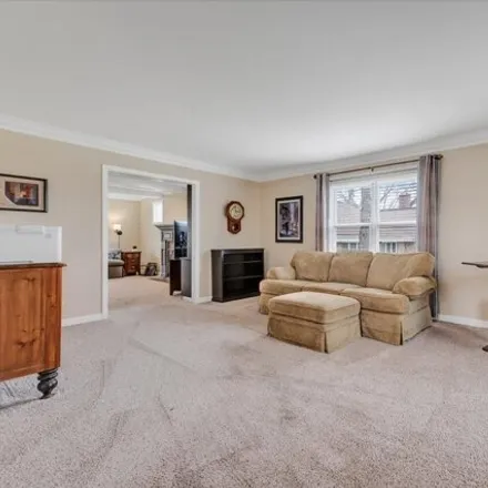 Image 5 - 374 Forest Lane, Schaumburg, IL 60193, USA - House for sale