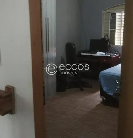 Buy this 3 bed house on Rua dos Aracas in Residencial Integração, Uberlândia - MG