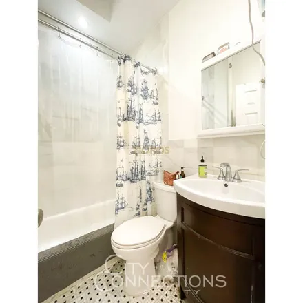 Image 9 - 262 East 2nd Street, New York, NY 10009, USA - Apartment for rent