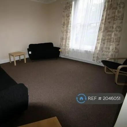 Image 4 - Ascot, 11 West Square, Scarborough, YO11 1TW, United Kingdom - Townhouse for rent