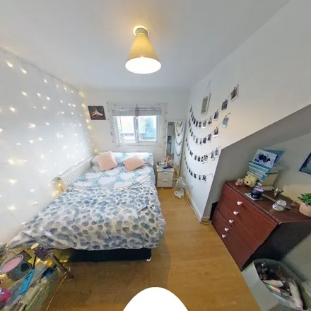 Rent this 1 bed apartment on Autumn Street in Leeds, LS6 1RH