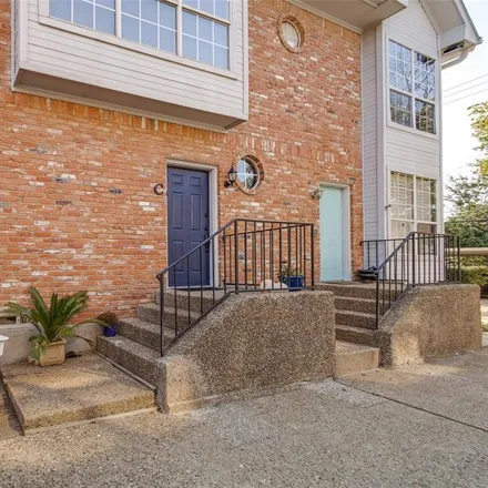 Buy this 2 bed condo on 3421 McFarlin Boulevard in University Park, TX 75205