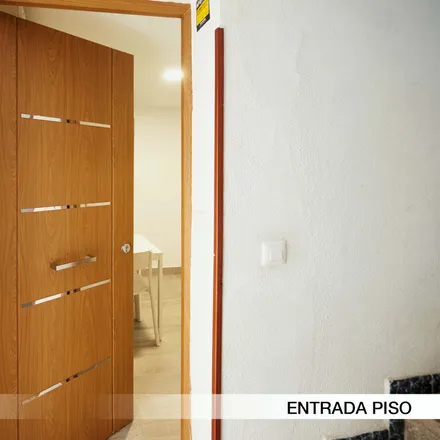 Image 5 - Avenida Doctor Fedriani, 18, 41009 Seville, Spain - Room for rent