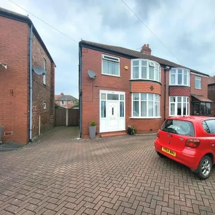 Rent this 3 bed duplex on The Co-operative Food in Didsbury Road, Cheadle