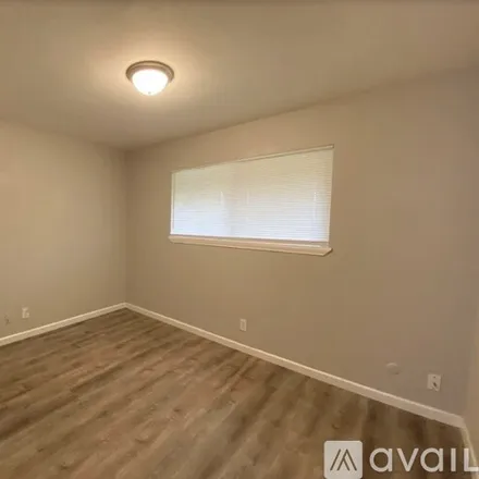 Image 9 - 823 E Bellevue Rd, Unit n/a - Apartment for rent