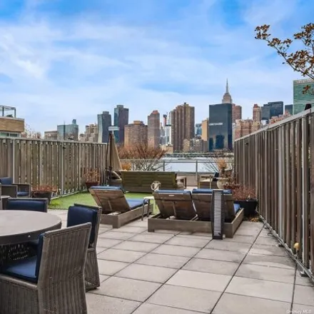 Image 7 - The View, 46-30 Center Boulevard, New York, NY 11101, USA - Condo for sale