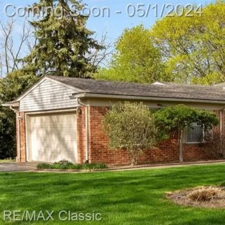 Buy this 4 bed house on 2769 Brady Drive in Bloomfield Township, MI 48304