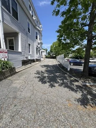 Buy this 11 bed house on 13 Cross Street in Marlborough, MA 01752