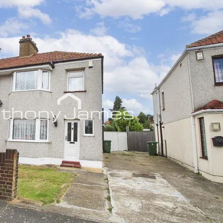 Rent this 3 bed duplex on Sutcliffe Road in Crook Log, London