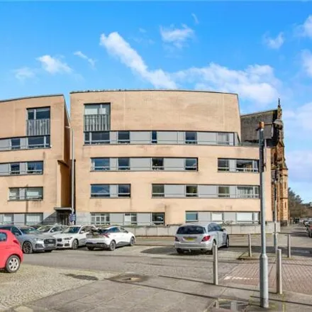 Buy this 2 bed apartment on Queen Elizabeth Square in Hutchesontown, Glasgow