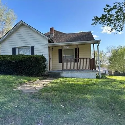 Buy this 2 bed house on 2135 Garfield Avenue in Lexington, Lafayette County