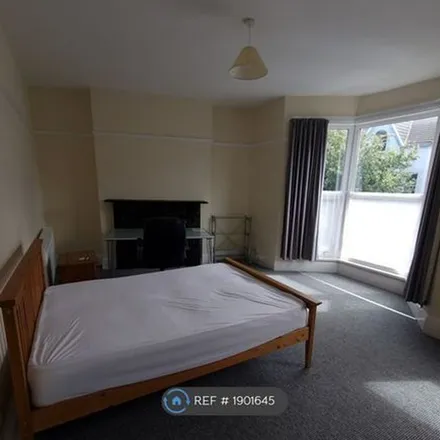 Image 2 - Gwydr Crescent, Swansea, SA2 0AE, United Kingdom - Townhouse for rent