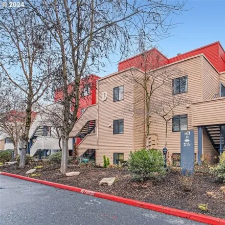 Buy this 2 bed condo on Willamette Greenway Trail in Portland, OR 97240
