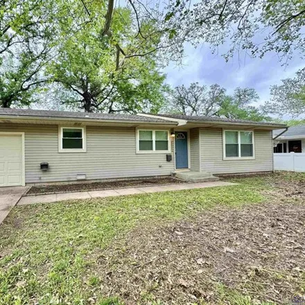 Buy this 3 bed house on 4006 Southwest Shunga Drive in Topeka, KS 66614
