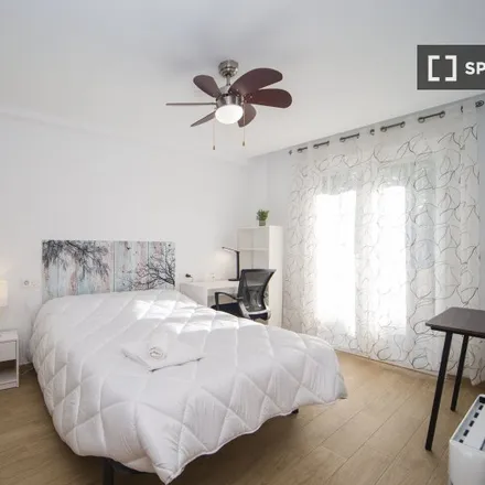 Rent this 4 bed room on Calle Baja de San Ildefonso in 18010 Granada, Spain