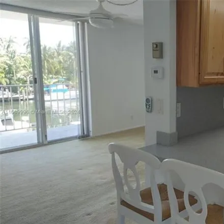 Image 7 - 1743 Southeast 15th Street, Lauderdale Harbors, Fort Lauderdale, FL 33316, USA - Condo for sale