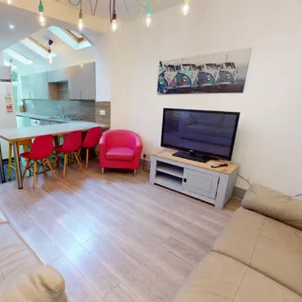 Rent this 6 bed townhouse on 259 Heeley Road in Selly Oak, B29 6EL