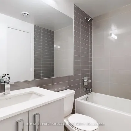 Image 2 - 21 Formula Court, Toronto, ON M9B 3Z8, Canada - Apartment for rent