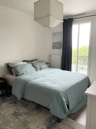 Rent this 2 bed apartment on Esprit Lac in Avenue du Général de Gaulle, 92140 Clamart