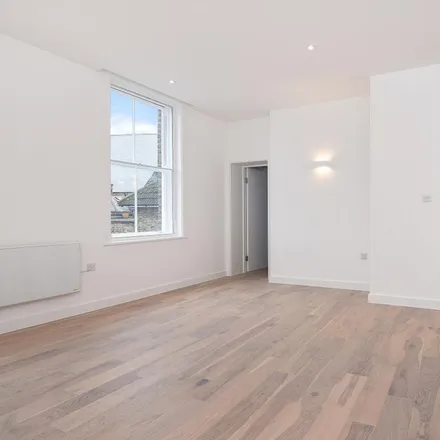 Rent this studio apartment on 13 in 15 Lee Road, London