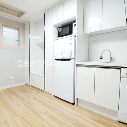 Rent this studio apartment on 서울특별시 관악구 신림동 1452-34