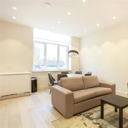 Rent this 2 bed apartment on Sông Quê café in 134 Kingsland Road, London