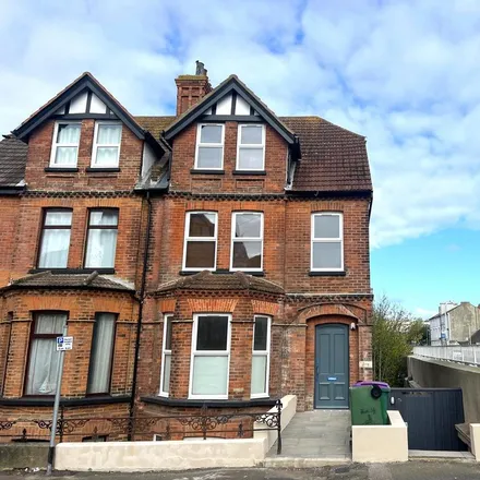 Rent this 3 bed apartment on Radnor Bridge Road in Folkestone, CT19 6BS
