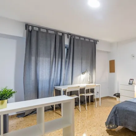 Rent this 5 bed room on Avinguda del Port in 304, 46024 Valencia