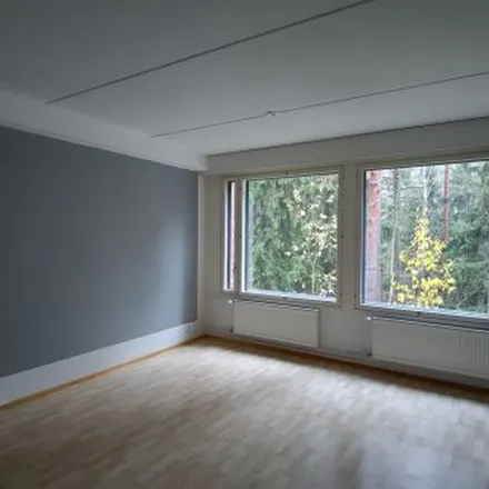 Rent this 4 bed apartment on Saunapellonpolku in 00790 Helsinki, Finland