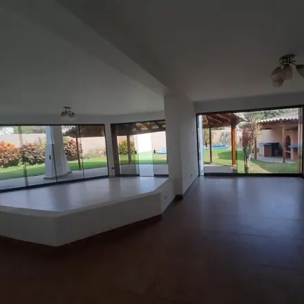 Buy this 4 bed house on Alberto's in José León Barandiaran Avenue 186, La Molina