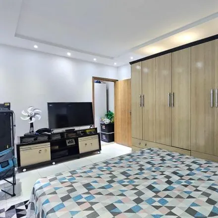 Buy this 2 bed house on Rua Marechal João Carlos Barreto in Região Geográfica Intermediária de São Paulo - SP, 05790