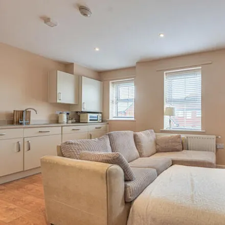 Image 3 - George Court, Stroud Green, SS4 1FU, United Kingdom - Apartment for sale