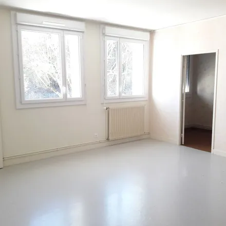 Rent this studio apartment on Rue de la Fauverge in 21500 Montbard, France