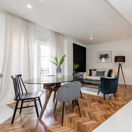 Rent this 2 bed apartment on Madrid in Calle de las Fuentes, 5