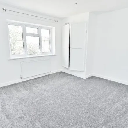 Rent this 3 bed duplex on Boxmoor Road in London, RM5 2SH