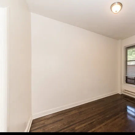 Image 3 - 3823 North Greenview Avenue - Apartment for rent