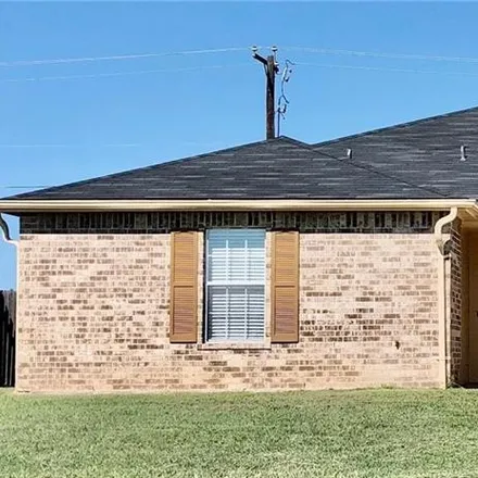Buy this 3 bed house on 3713 Lakecrest Drive in Killeen, TX 76549