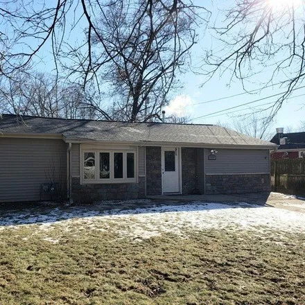 Rent this 2 bed house on 492 Magnolia Avenue in Lakemoor, McHenry County