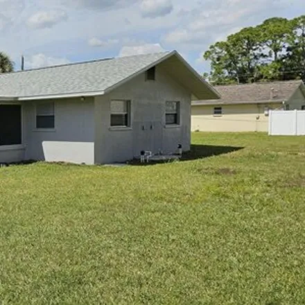 Image 5 - 523 Audubon Avenue Northeast, Palm Bay, FL 32907, USA - House for sale