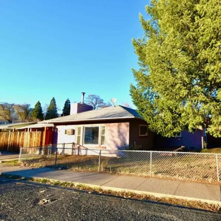 Buy this 3 bed house on 798 Annie Street in Yreka, CA 96097