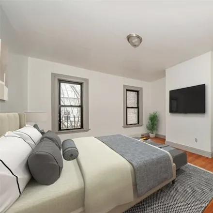 Image 8 - 2305 Beaumont Avenue, New York, NY 10458, USA - House for sale